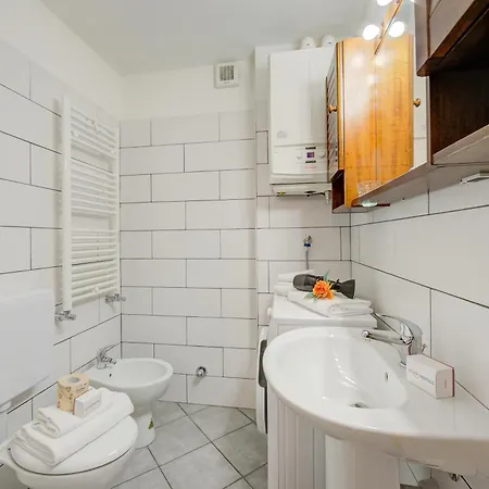 Clotes In - Out - Happy