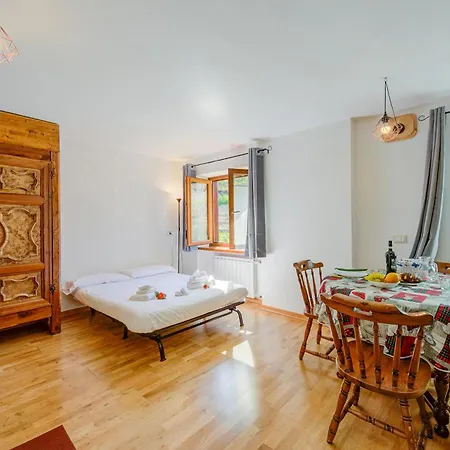 Apartment Clotes In - Out - Happy *