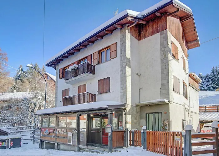 Apartment Clotes In - Out - Happy