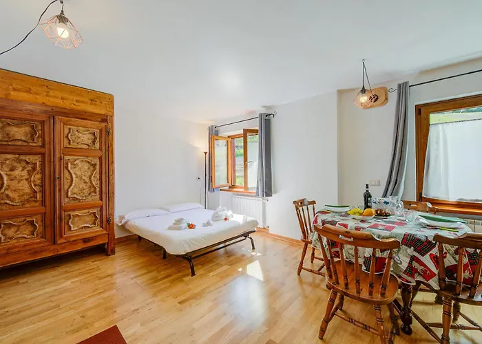 Apartment Clotes In - Out - Happy *